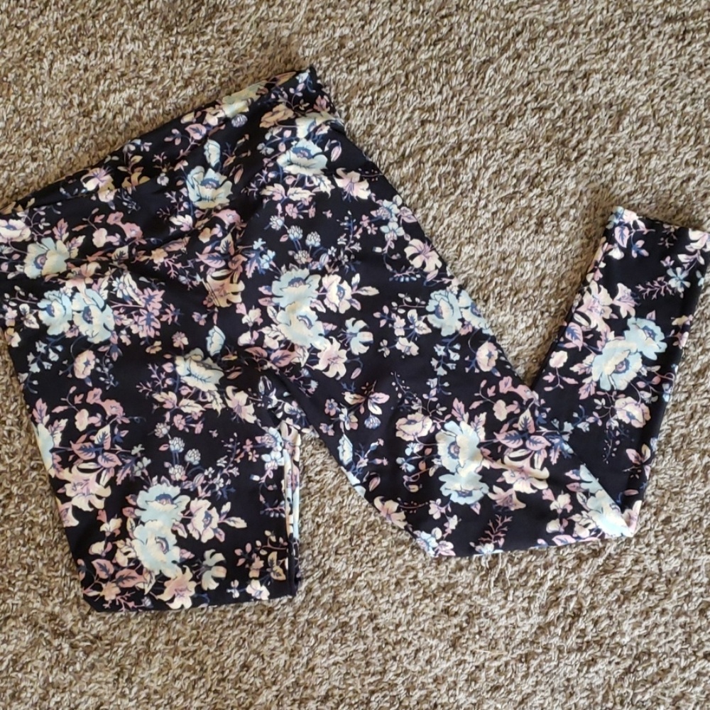 HP 🌸Lularoe Floral Leggings (TC)